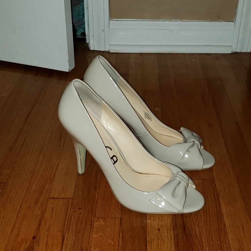 peep toe pumps